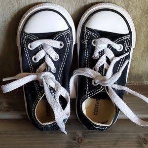 Toddler converses
